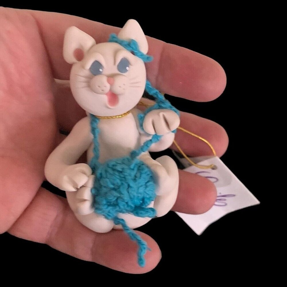 Vintage Cecile Baerd OOAK White Kitty Cat w Blue Yarn Figure *Sugar* Signed, Tag